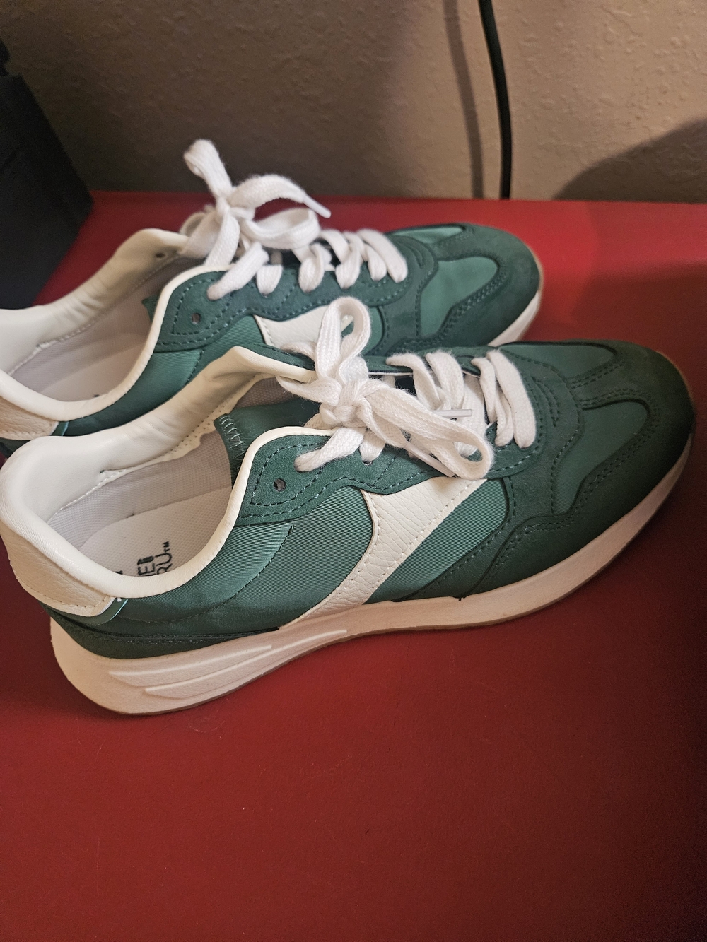 Womens Time and Tru Green and White Retro Inspired Sneakers Size 7.5